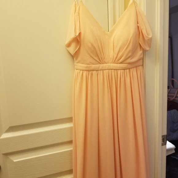 Lulu’s off the shoulder long dress 🌸 - Picture 2 of 5